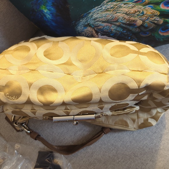Authentic Coach Hobo Bag Excellent Condition Gold and Beige & Free shipping!!!! - Picture 11 of 12